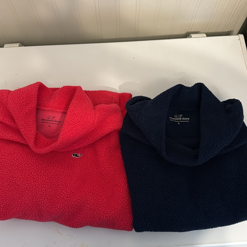Lot of 2 girls Vineyard vine sweaters size latge ( girls 14)